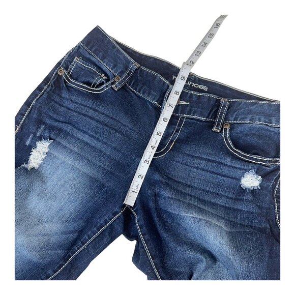 Maurices Womens Distressed Blue Denim Capri Jeans Size 7/8 Embroidered Pockets - Picture 6 of 13